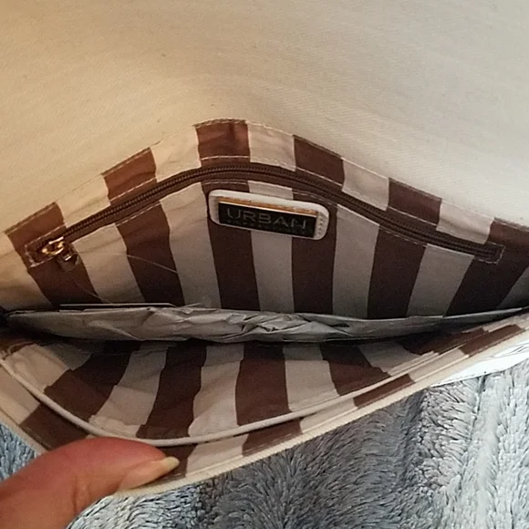 Urban Expressions Pineapple Clutch NWT - Picture 4 of 7